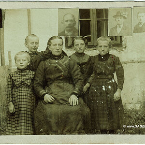Mutter mit Mädchen und Verstorbene im 1. Weltkrieg