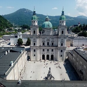 Salzburger Dom und Domplatz vom Turm der Franziskaner Kirche