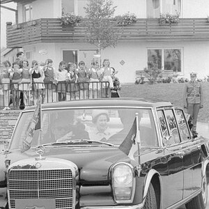 Queen Elizabeth II. im SOS-Kinderdorf Seekirchen am Wallersee Mai 1969