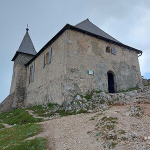 Aufstieg zur Knappenkirche "Maria am Stein" am Dobratsch