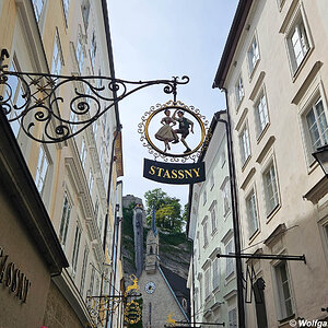 Salzburg Geschäftsausleger Trachten Stassny
