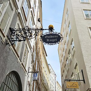 Salzburg Wirtshausausleger Goldene Kugel