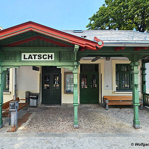Medium 'Vinschgaubahn Bahnhof Latsch' in der Kategorie 'Vinschgaubahn, Vinschgerbahn'