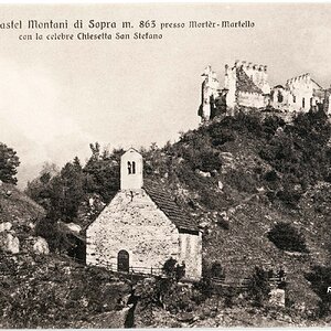 Burg Obermontani mit der Kapelle St. Stephan im Jahr 1950