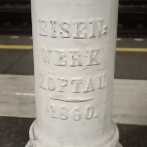 Säule aus Gußeisen am Hauptbahnhof in Salzburg