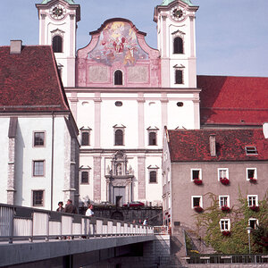 Steyr, Steyrbrücke und Michaelerkirche um 1980