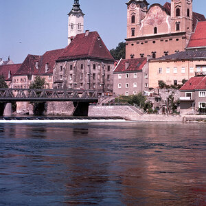 Steyr, Steyrbrücke und Michaelerkirche um 1965