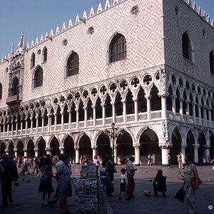 Venedig, Touristen vor der Logetta