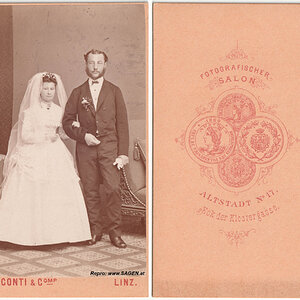 Hochzeitspaar im Atelier P. Conti & Comp in Linz im Jahr 1869