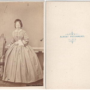 CdV einer Dame bei Albert Petermandl in Linz 1860er Jahre