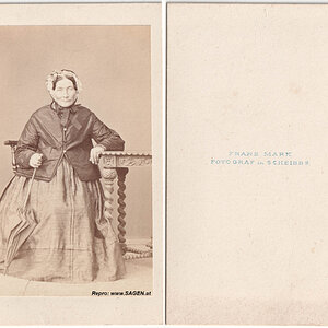 Porträt einer älteren Dame bei Fotograf Franz Mark in Scheibbs 1860er Jahre