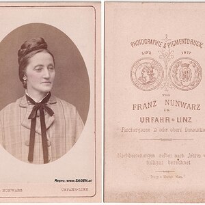 Porträt einer Dame bei Fotografie Franz Nunwarz in Linz-Urfahr um 1877