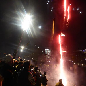 Im Lichter-und Feuerzauber. Silvester 2023 im Hamburger Hafen