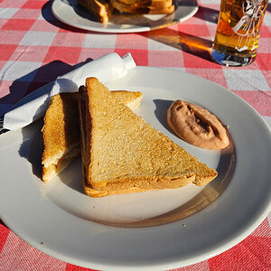 Seefeld in Tirol: Toast zum Mittagessen