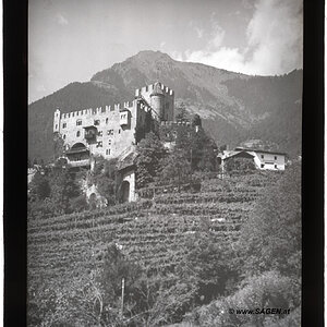 Brunnenburg in Dorf Tirol bei Meran