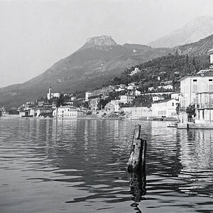 Gargnano am Gardasee, Wäscherinnen am Seeufer