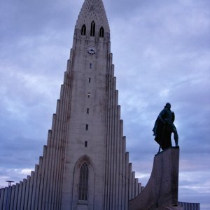 Leifur Eriksson vor der Hallgrimskirkja, Reykjavik