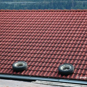 Ellbögen: Reifen am Dach