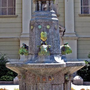 Keramik-Brunnen