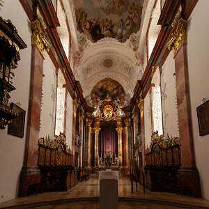Stift Altenburg, Kirche und Altar