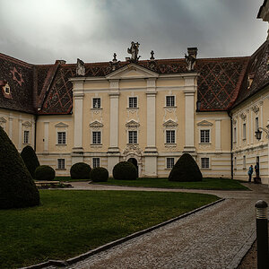 Stift Altenburg, Innenhöfe