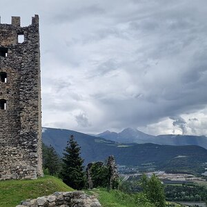 Ruine von Schloss Salern