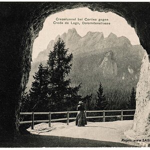 Crepatunnel bei Cortina gegen Croda da Lago, Dolomitenstraße