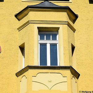 Hall in Tirol, Fassade mit Wappensteinen, Krippgasse 14