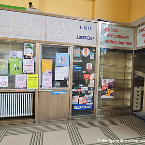 Zeitschriften Bahnhof Meran