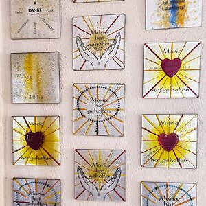 moderne Votivbilder aus Glas, Absam, Tirol