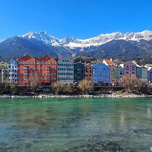 Innsbruck, Mariahilfstraße, Nordkette und Frau Hitt