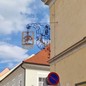 Ausleger an einem Hotel in Leoben