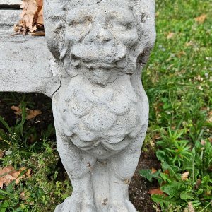 Bahnhof Klausen, geflügelter Löwe der Südbahngesellschaft