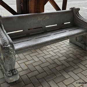 Bahnhof Klausen, Wartebank der Südbahngesellschaft