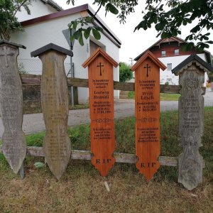 Totenbretter in Weißenregen 1