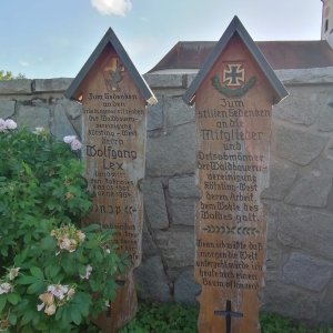 Totenbretter in Weissenregen 4