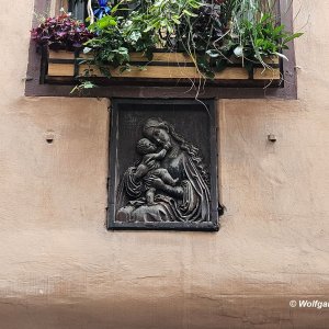 Klausen, Mariahilfbild auf Fassade