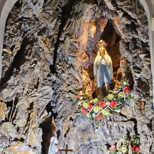 Laas Lourdesgrotte Hochaltar