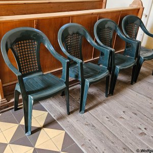 Monobloc in der Kirche