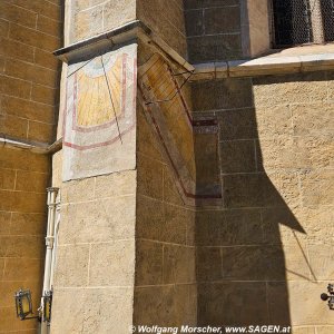 Sonnenuhr Pfarrkirche Dorf Tirol