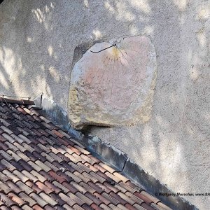 Sonnenuhr Schloss Tirol