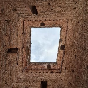 Bergfried Burgruine Neuhaus/Burg Maultasch