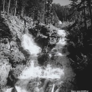 Tauernbach Wasserfall am Weg zur Almsiedlung Innergschlöss im Jahr 1951