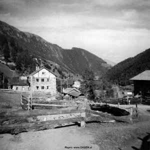 Prägraten am Großvenediger mit Iselbach im Jahr 1951
