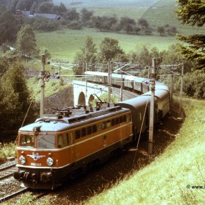 Semmeringbahn, Personenzug beim Rumplergraben-Viadukt im Jahr 1979
