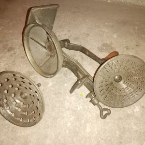 Hächsler Reibe für Gemüse und Brot