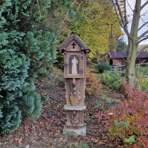 Kleiner Bildstock aus Holz in Niklasdorf