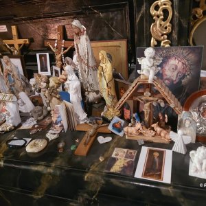 Wallfahrtskirche Maria Straßengel, Votivgaben, Altar der Mater dolorosa