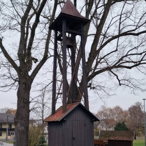 Marterl mit Glockenturm aus Holz