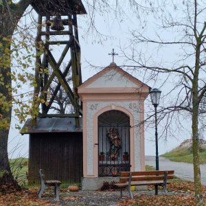 Marterl mit Holz-Glockenturm